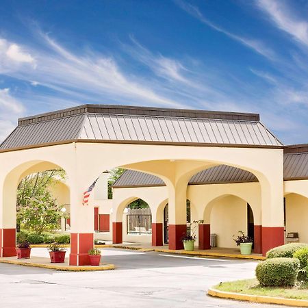 Days Inn & Suites By Wyndham Starkville Extérieur photo
