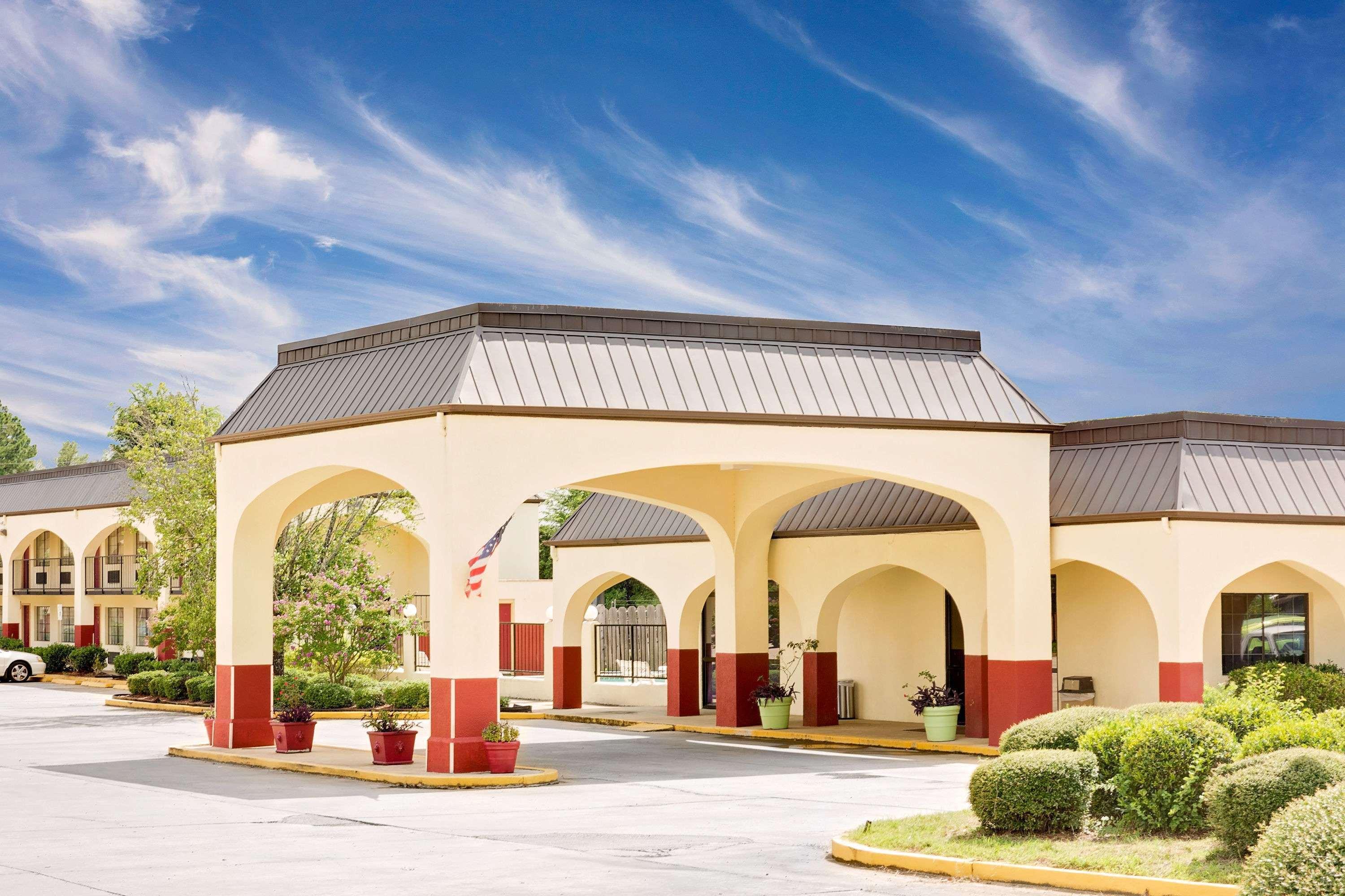 Days Inn & Suites By Wyndham Starkville Extérieur photo