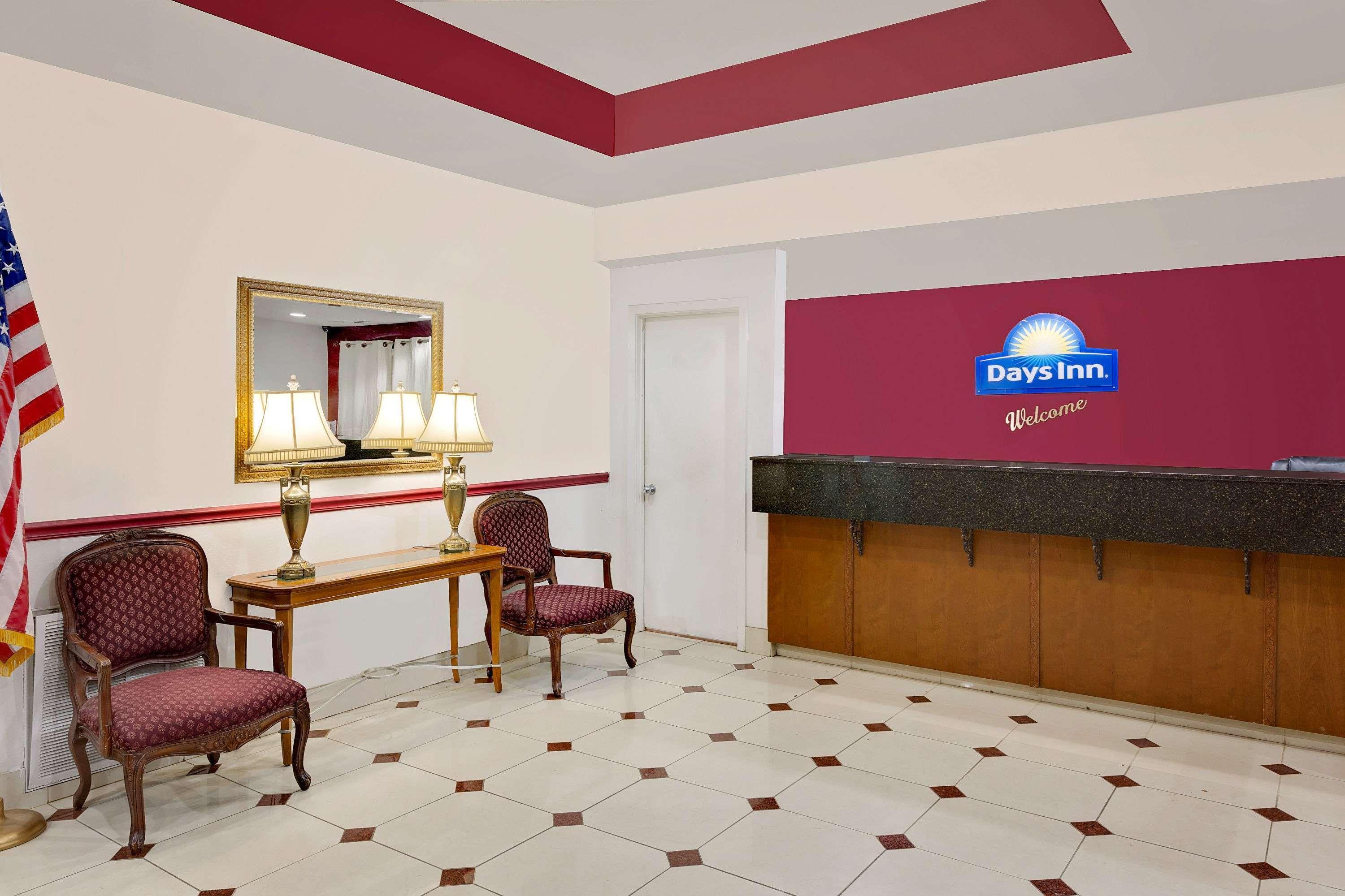 Days Inn & Suites By Wyndham Starkville Extérieur photo