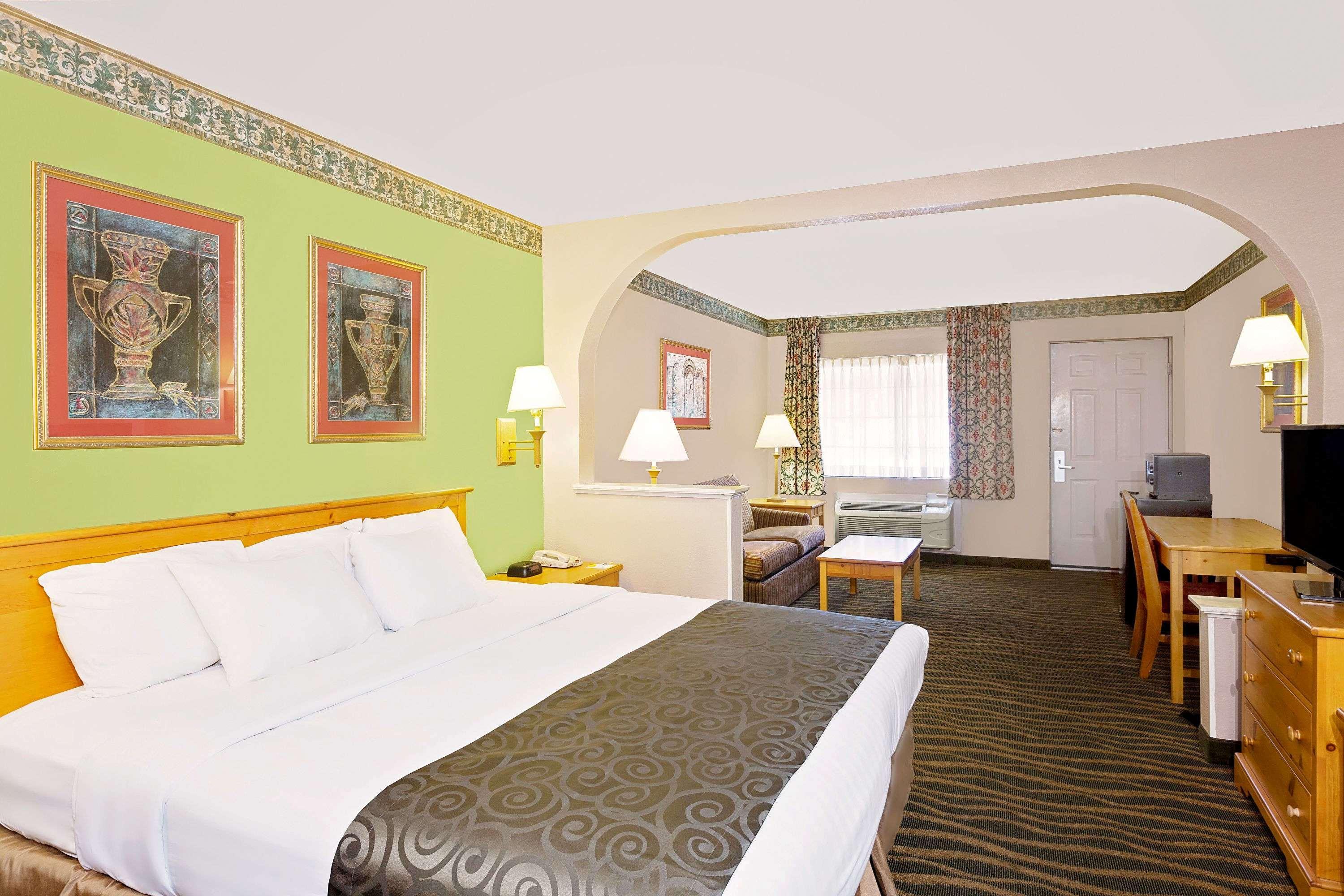 Days Inn & Suites By Wyndham Starkville Extérieur photo