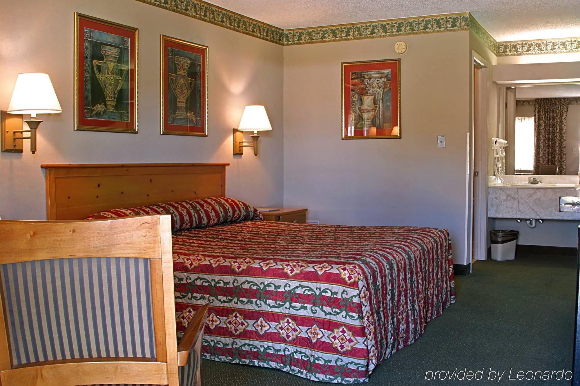 Days Inn & Suites By Wyndham Starkville Chambre photo
