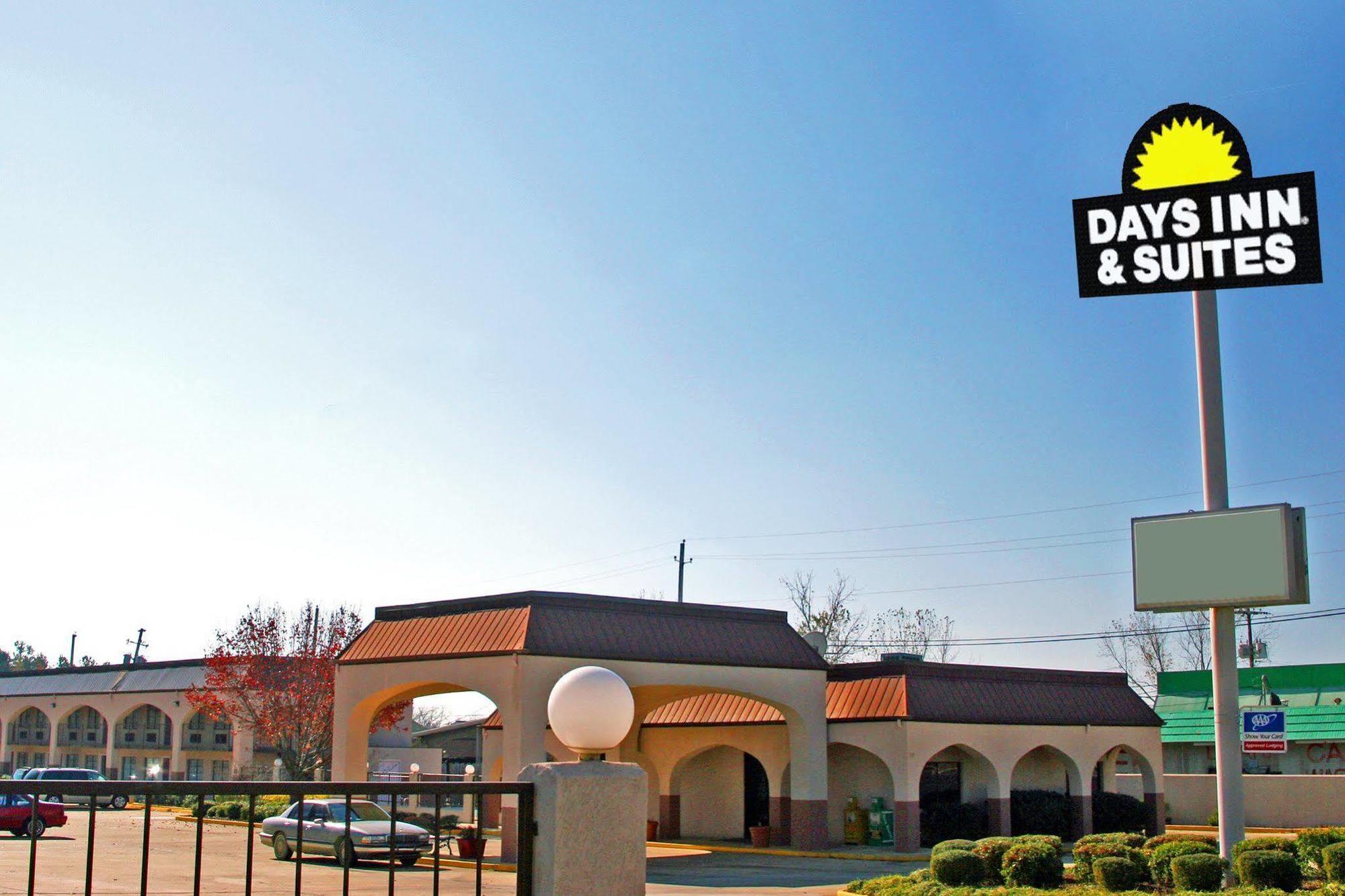 Days Inn & Suites By Wyndham Starkville Extérieur photo